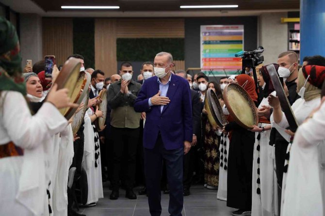 Cumhurbaşkanı Erdoğan: "Gölgesinde Huzur Bulduğumuz Bayrak Hepimizin Ortak Bayrağıdır"