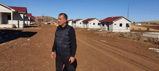 Elazığ’da Köy Konutlarının Yapımı Sürüyor