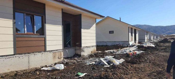 Elazığ’da Köy Konutlarının Yapımı Sürüyor
