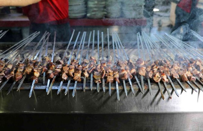 Adana’da Ciğer Karaborsa Oldu