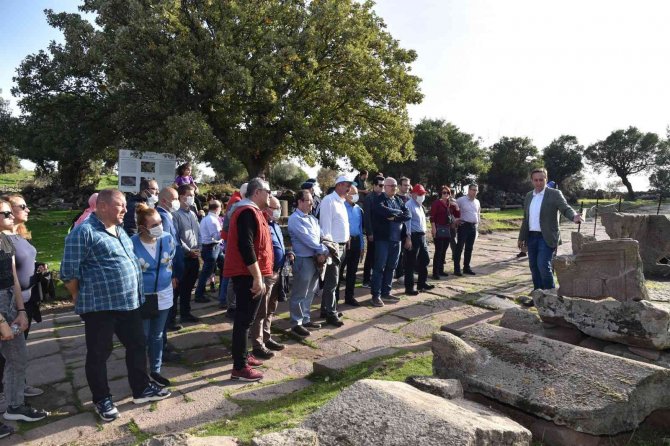 Manisa Cbü, 30. Kuruluş Yıl Dönümünü Aigai Antik Kentinde Kutladı