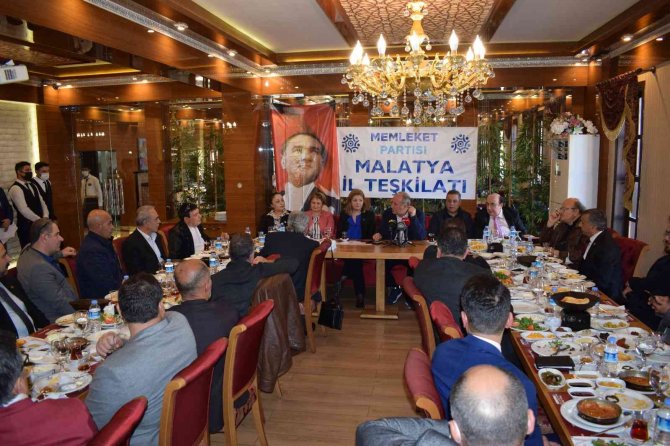 Muharrem İ̇nce: "Muhalefetin Kafası Karışık, Cumhurbaşkanı Adaylığı İçin Cv Bırakıyorlar"