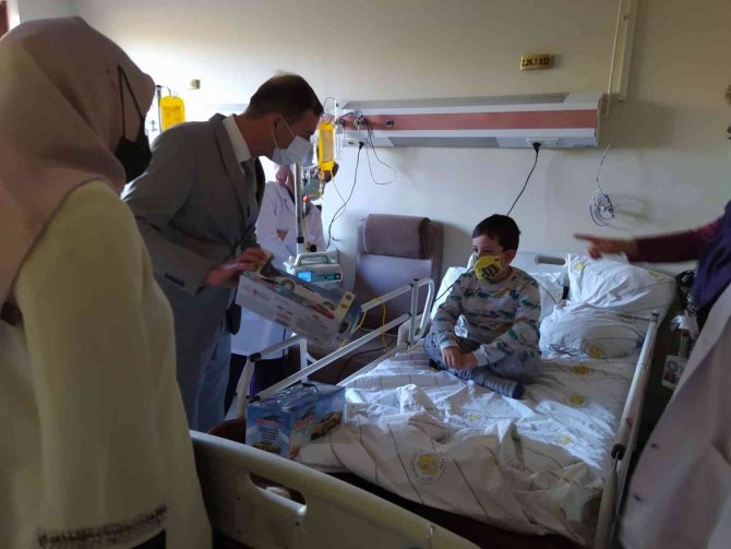 Mhp İ̇l Başkanı Kayaalp, Lösemili Çocuklarla Bir Araya Geldi