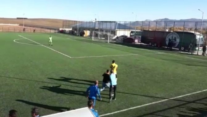 Saha Karıştı, 4 Sporcu Yaralandı