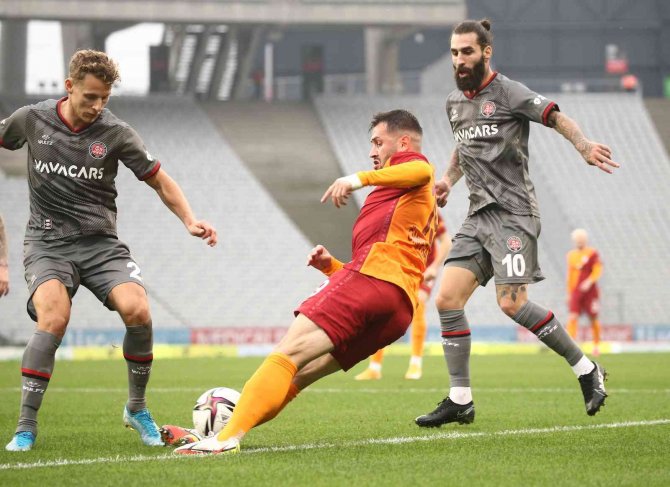 Spor Toto Süper Lig: Karagümrük: 0 - Galatasaray: 0 (İ̇lk Yarı)