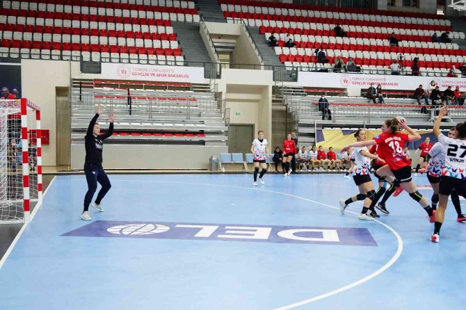 Türkiye Kadınlar Hentbol Süper Ligi: Kastamonu Belediyespor: 34 - Konyaaltı Belediyespor: 28
