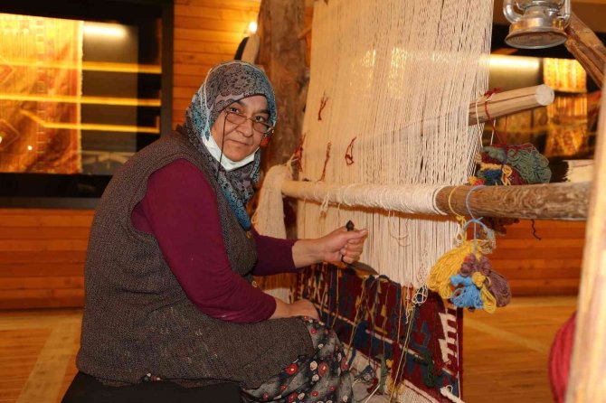 Bu Kilim Binlerce Kişinin Emeğini Taşıyacak