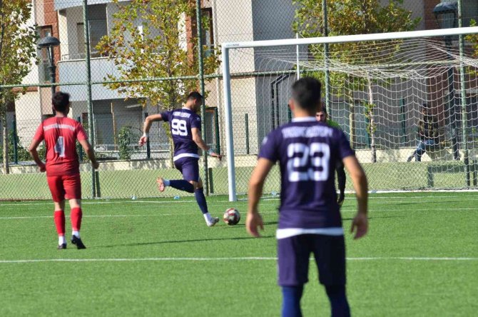 Bal 9. Grup 1. Bölge: Yunusemre Belediyespor: 3- İ̇scehisarspor: 0