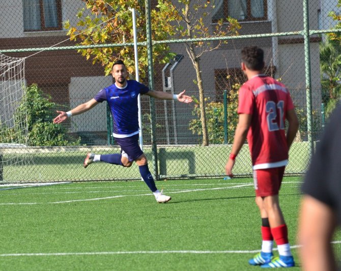 Bal 9. Grup 1. Bölge: Yunusemre Belediyespor: 3- İ̇scehisarspor: 0