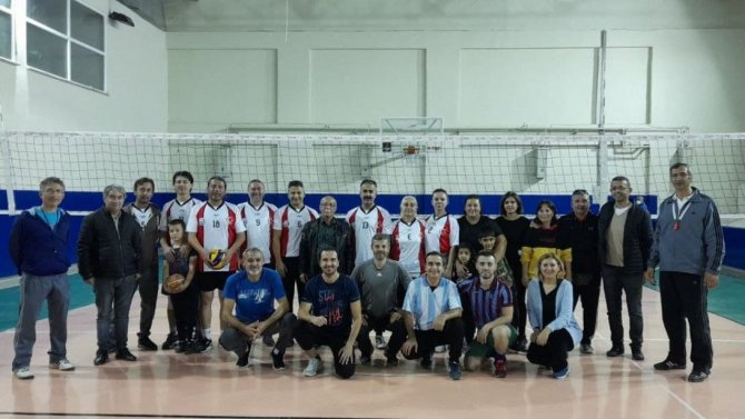 Edremit’te Öğretmenler Arası Spor Müsabakaları Tamamlandı