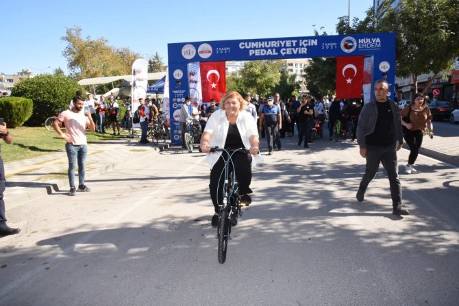 Ceyhan’da Karnaval Havasında Bisiklet Turu