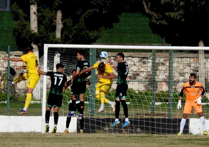 Alaçatıspor Taraftarının Yüzünü Güldürdü