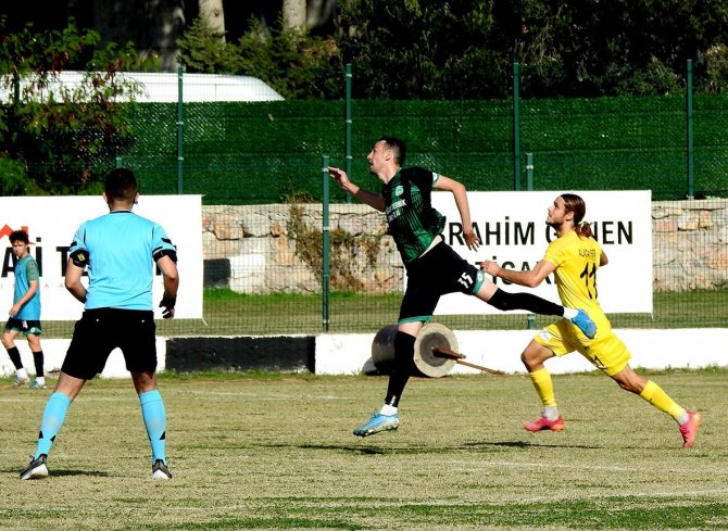 Alaçatıspor Taraftarının Yüzünü Güldürdü