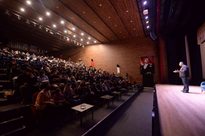 Altıeylül’de Tiyatro Günleri Başladı