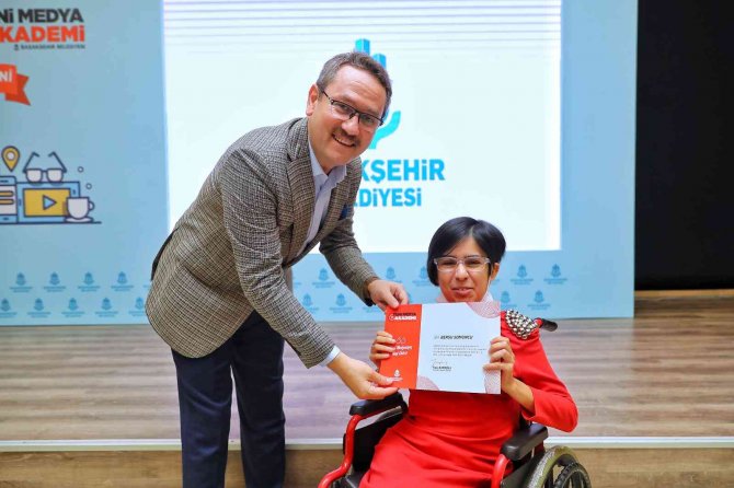 Başakşehir Yeni Medya Ve Radyo Akademi’de Mezuniyet Heyecanı