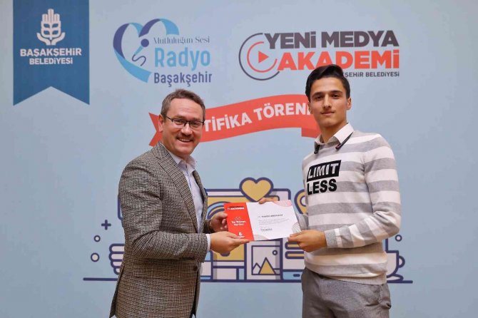 Başakşehir Yeni Medya Ve Radyo Akademi’de Mezuniyet Heyecanı