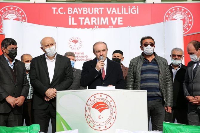 Bayburt’ta Çiftçilere Tohum Dağıtıldı