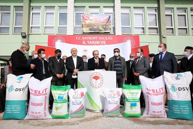 Bayburt’ta Çiftçilere Tohum Dağıtıldı
