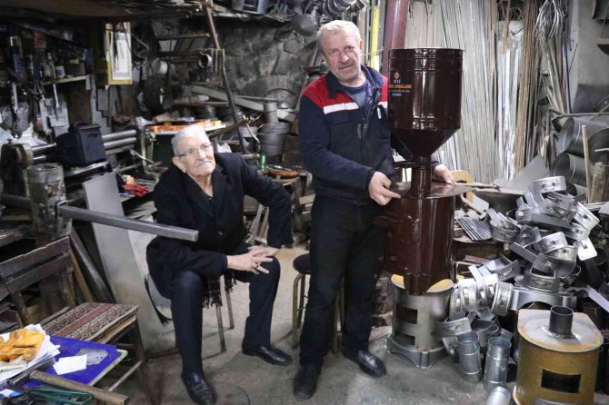 30 Metrekarelik Dükkanından Dünyaya Soba İhraç Ediyor