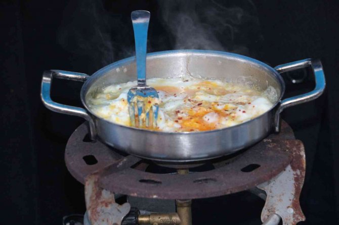 Kadınlar Tavuk Besleyip Yumurta Satarak Ev Ekonomisine Katkı Sağlayacak
