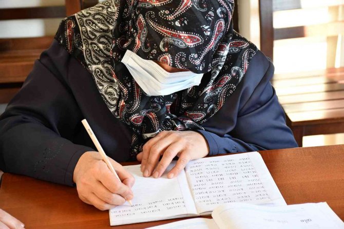 Belediyenin Mahallelerde Açtığı Kurslarla Okur Yazarlık Oranı Arttı