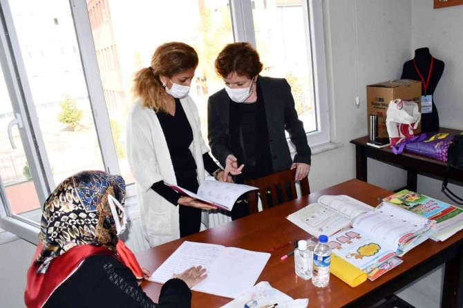 Belediyenin Mahallelerde Açtığı Kurslarla Okur Yazarlık Oranı Arttı