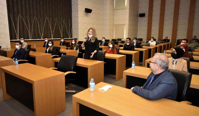 Başkan Pekyatırmacı Göreve Başlayan Memurlarla Bir Araya Geldi