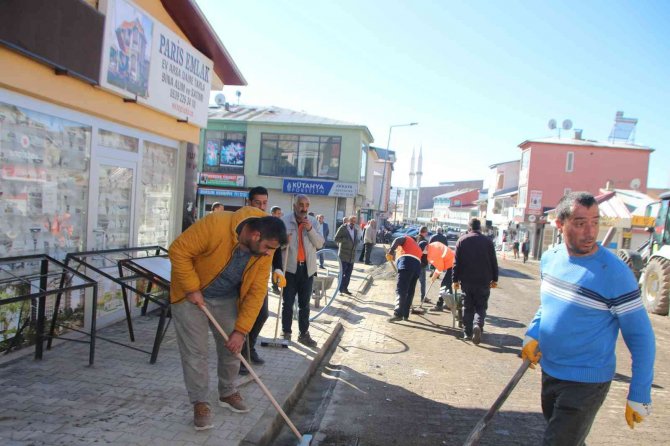 Varto’da Kilitli Parke Taşı Çalışmaları Devam Ediyor