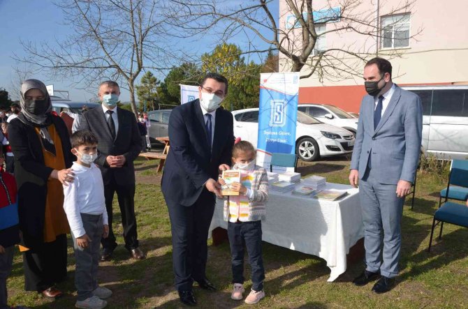 Öğrenciler, Ağaç Dikme Ve Kitap Okuma Konusunda Bilinçlendirildi