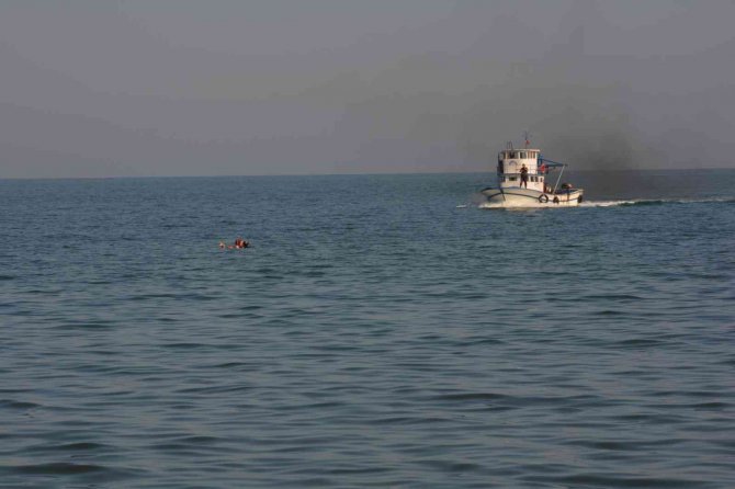 Denize Giren Kadın Ekiplere Zor Anlar Yaşattı