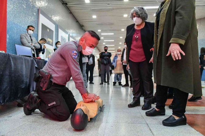 Büyükşehir’den Metro’da Kalp Krizi Geçirenlere İlk Müdahale