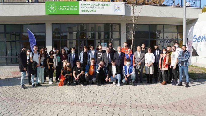 Rektör Cebeci, Öğrencilerle Buluştu