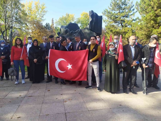 Şehit Aileleri Ve Gazilerden İ̇yi̇ Partili Türkkan’a Tepki: “Bebek Katillerinin Yanında Olmuştur”