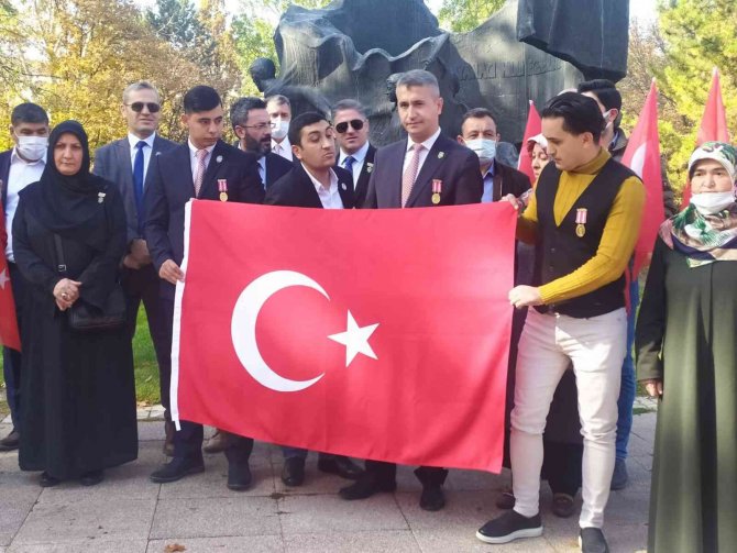 Şehit Aileleri Ve Gazilerden İ̇yi̇ Partili Türkkan’a Tepki: “Bebek Katillerinin Yanında Olmuştur”