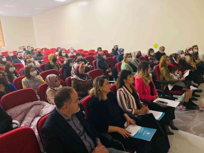 Cumhuriyet Üniversitesi Vakfı Okullarında “Erken Çocukluk Zirvesi”