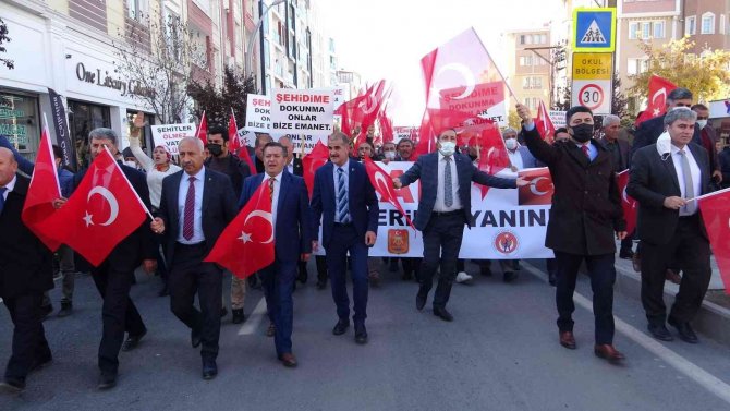 Van’da Şehit Ailelerinden Lütfü Türkkan’a Tepki