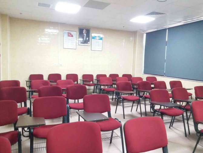 Zbeü Tıp Fakültesi’nde Amfi Ve Derslikler Yenilendi