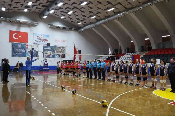 Aydın’da Okul Sporları Voleybol Müsabakaları İle Başladı