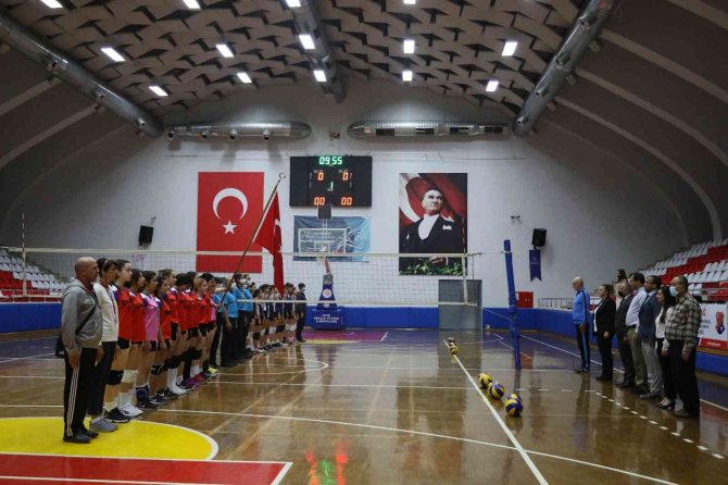 Aydın’da Okul Sporları Voleybol Müsabakaları İle Başladı