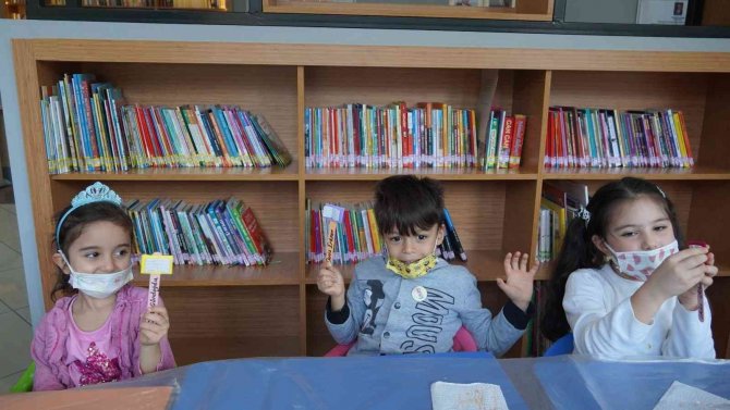 Keçiören’deki Miniklere Kitap Sevgisi Aşılanıyor