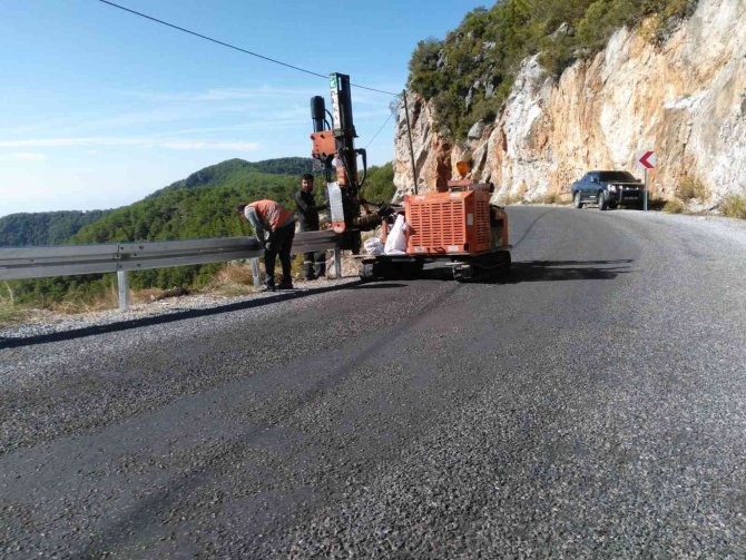 Alanya’da Virajlı Yollara Bariyerli Önlem