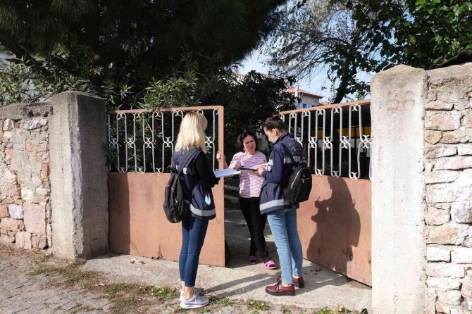 Ayvalık’ta Böyle Anket Görmeyen Vatandaş Önce Şaşırdı, Sonra Memnun Oldu