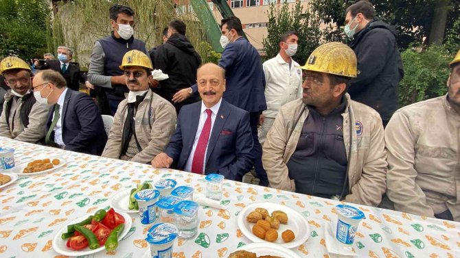Maden İşçilerinden Çalışma Bakanı Bilgin’e Sevgi Seli