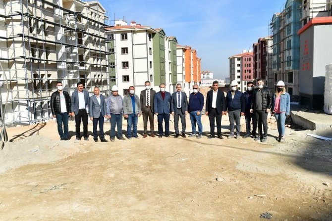 Başkan Çınar, Yakınca Deprem Konutlarını İnceledi