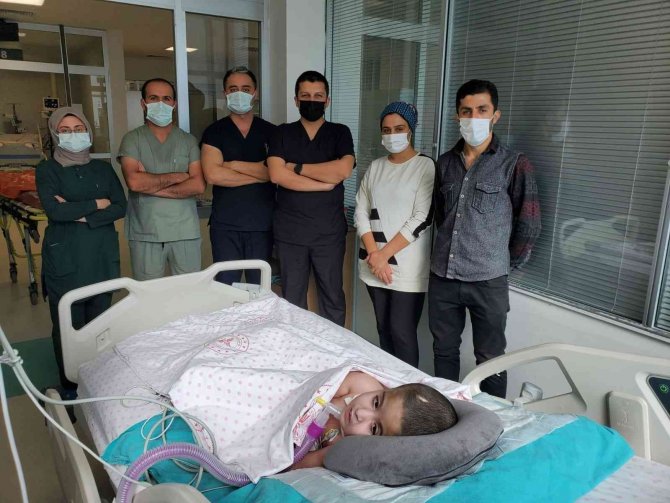93 Gün Yoğun Bakımda Kalan Ve 10 Kez Kalbi Duran Çocuk Hayata Tutundu