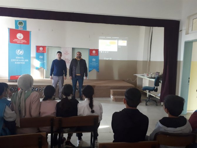 Bingöl’de Köy Okuluna Kitap Bağışı Yapıldı