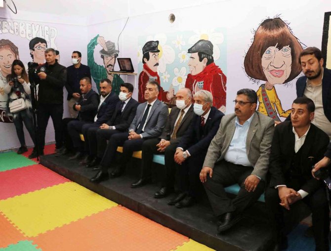 Atıl Durumdaki Okul Binası Geri Dönüşüm Malzemeleriyle Sosyal Tesise Dönüştürüldü