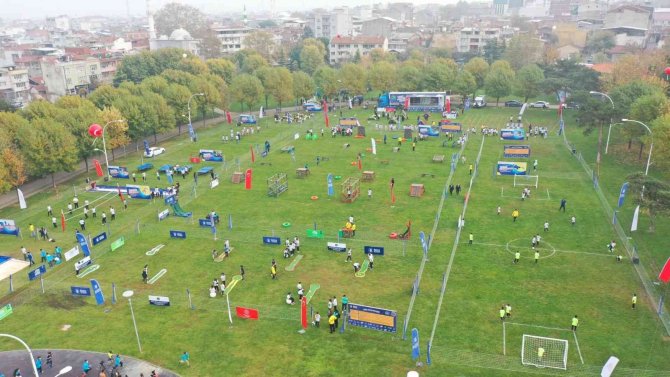 Bursa’da 250 Bin Çocuk Sahaya İniyor