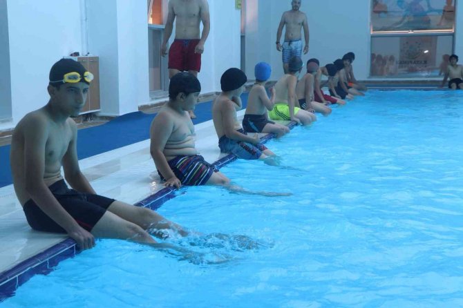 Kayapınar’da 4 Bin 595 Öğrenci Yüzme Öğrendi