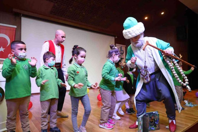 Çocuklar Masal Kahramanlarıyla Buluştu